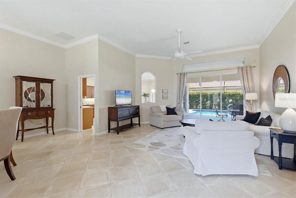 Activo con contrato: $632,500 (3 camas, 3 baños, 2605 Pies cuadrados)