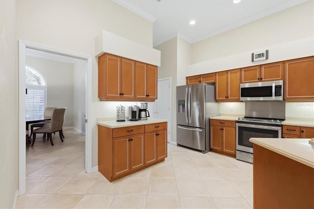 Activo con contrato: $632,500 (3 camas, 3 baños, 2605 Pies cuadrados)