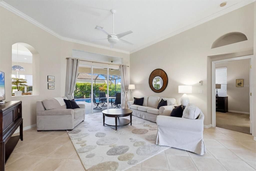 Activo con contrato: $632,500 (3 camas, 3 baños, 2605 Pies cuadrados)