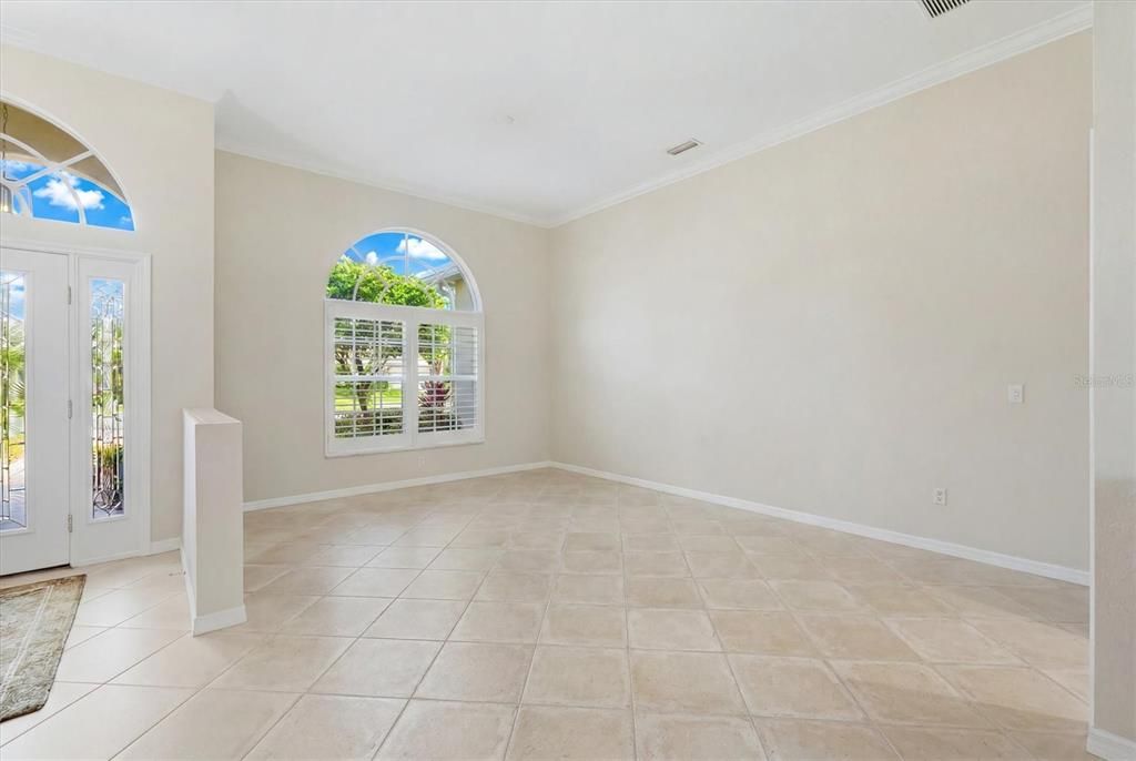 Activo con contrato: $632,500 (3 camas, 3 baños, 2605 Pies cuadrados)