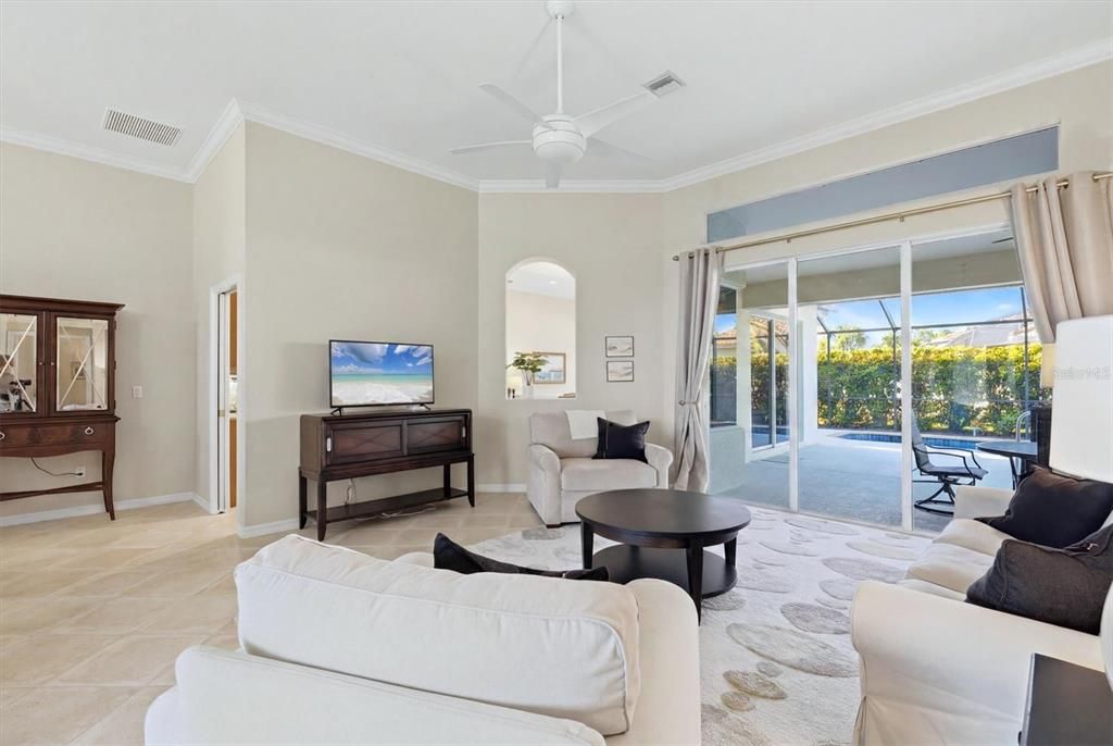 Activo con contrato: $632,500 (3 camas, 3 baños, 2605 Pies cuadrados)