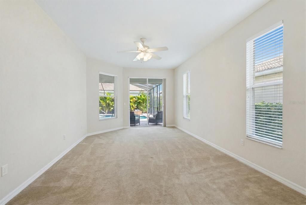 Activo con contrato: $632,500 (3 camas, 3 baños, 2605 Pies cuadrados)