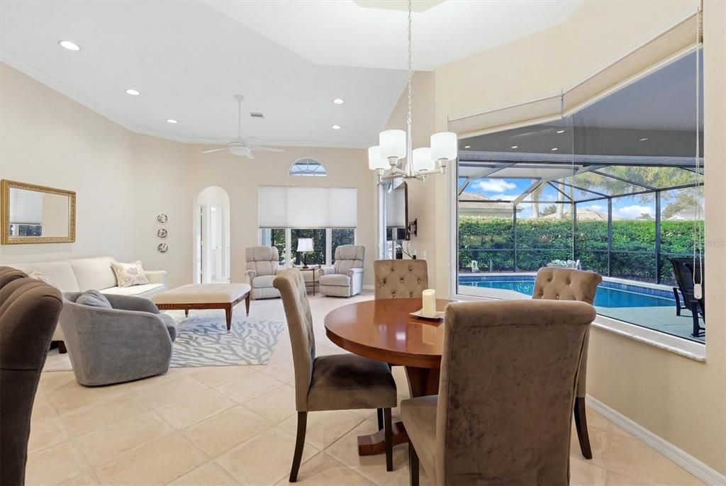 Activo con contrato: $632,500 (3 camas, 3 baños, 2605 Pies cuadrados)