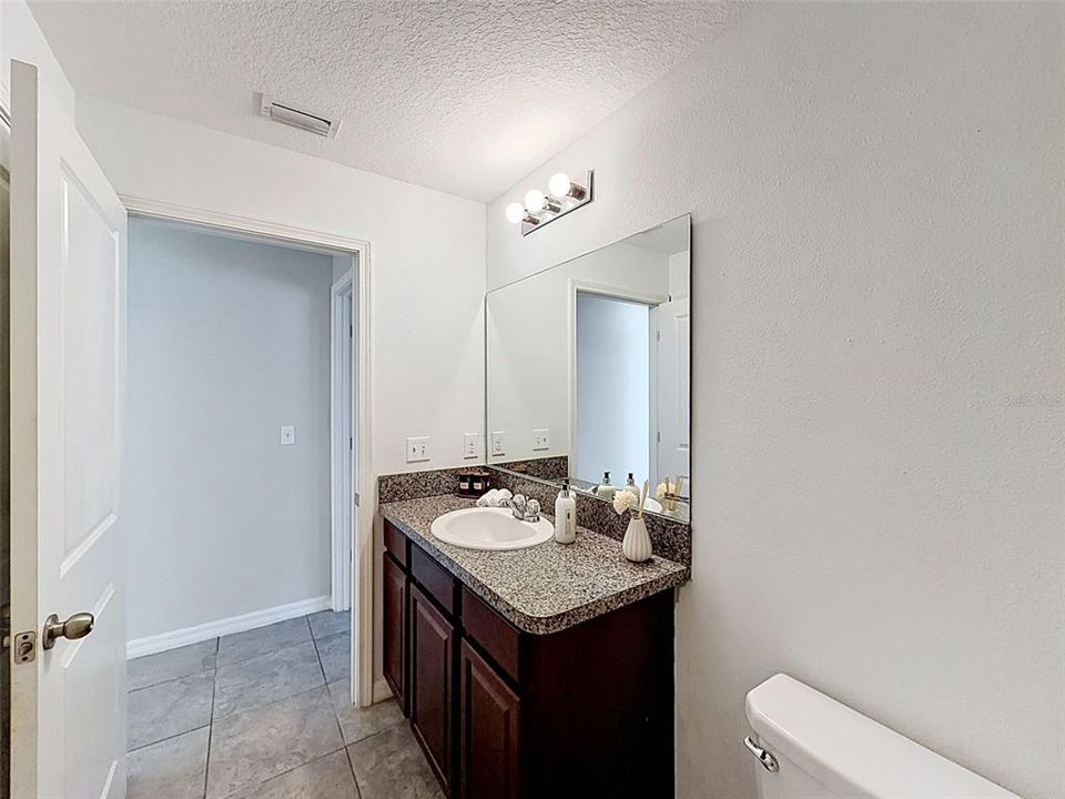 Activo con contrato: $299,900 (4 camas, 2 baños, 1918 Pies cuadrados)