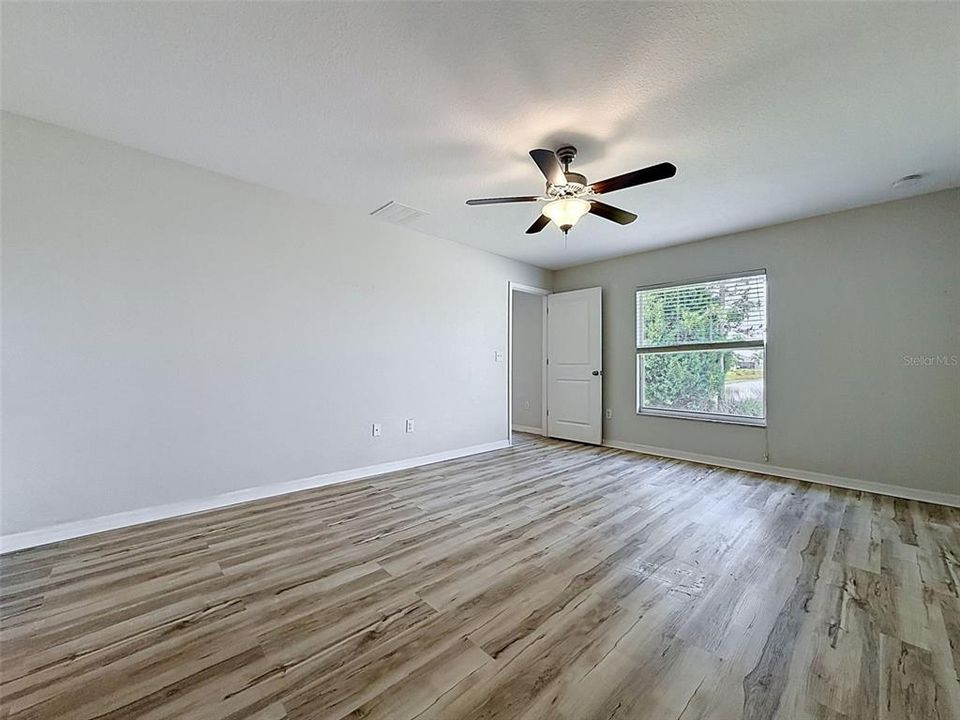 Activo con contrato: $299,900 (4 camas, 2 baños, 1918 Pies cuadrados)