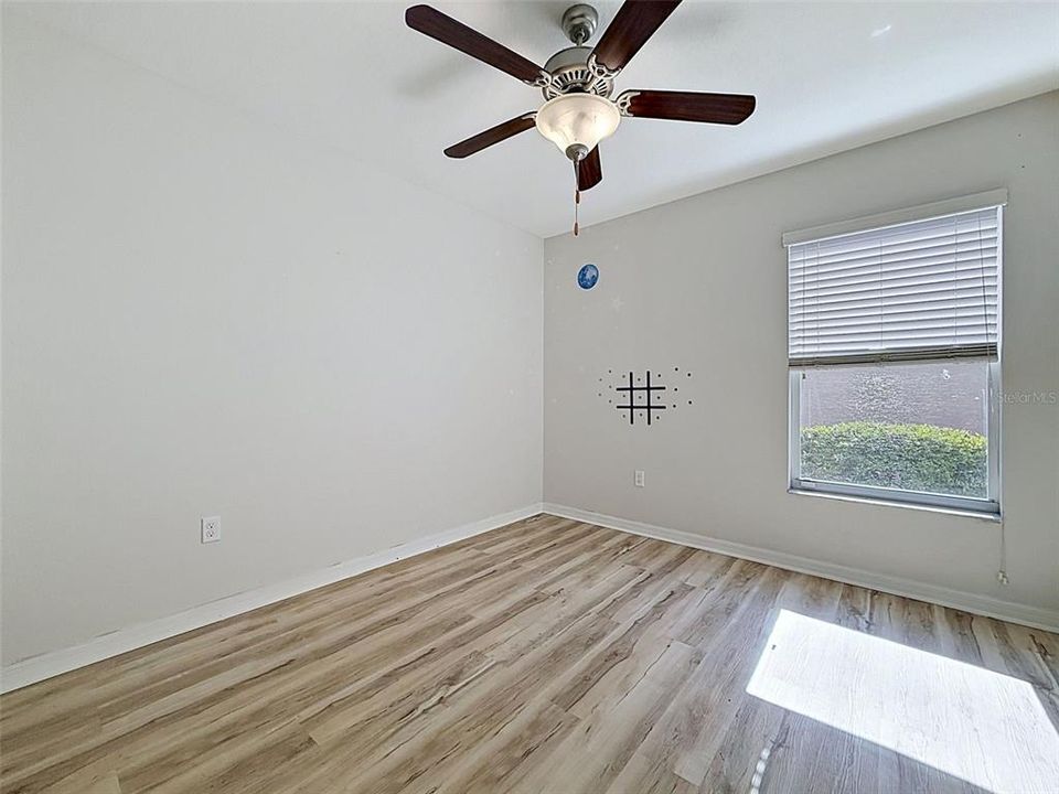 Activo con contrato: $299,900 (4 camas, 2 baños, 1918 Pies cuadrados)