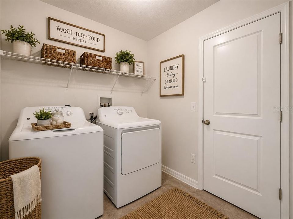 Activo con contrato: $299,900 (4 camas, 2 baños, 1918 Pies cuadrados)