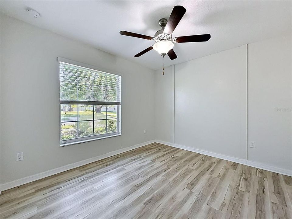 Activo con contrato: $299,900 (4 camas, 2 baños, 1918 Pies cuadrados)