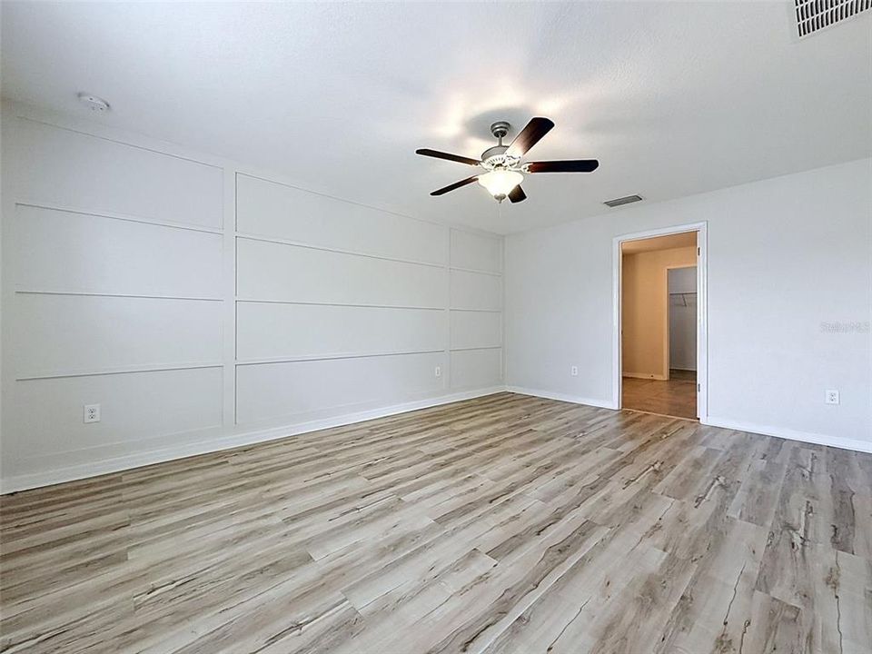 Activo con contrato: $299,900 (4 camas, 2 baños, 1918 Pies cuadrados)