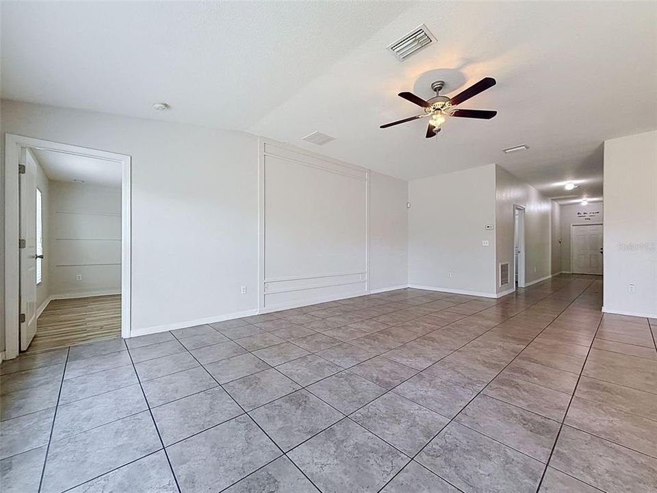 Activo con contrato: $299,900 (4 camas, 2 baños, 1918 Pies cuadrados)