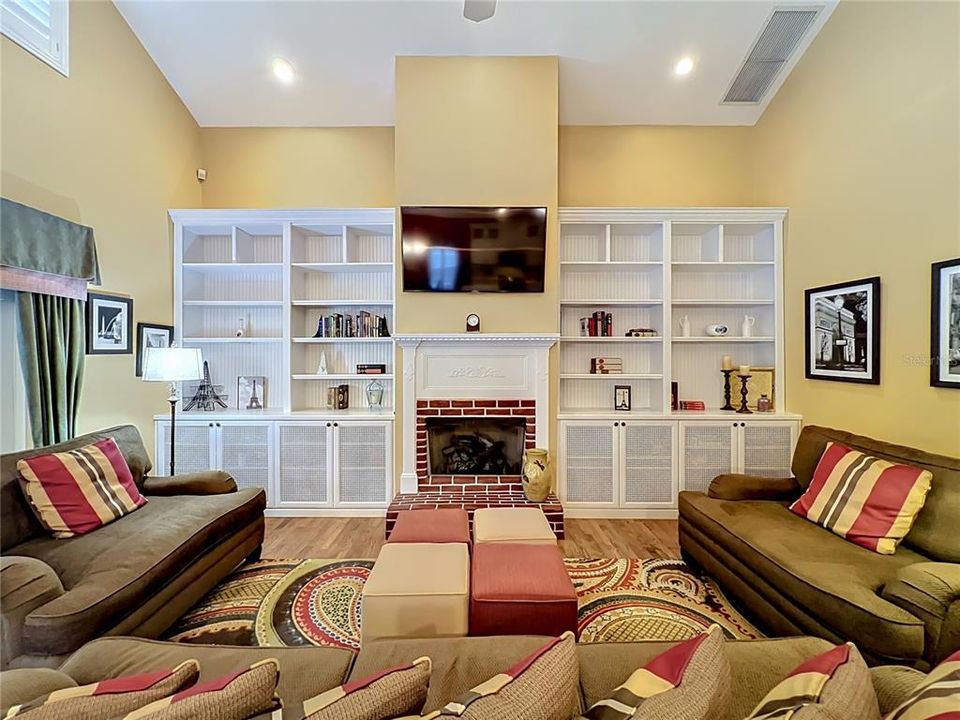 Active With Contract: $850,000 (4 beds, 3 baths, 2829 Square Feet)