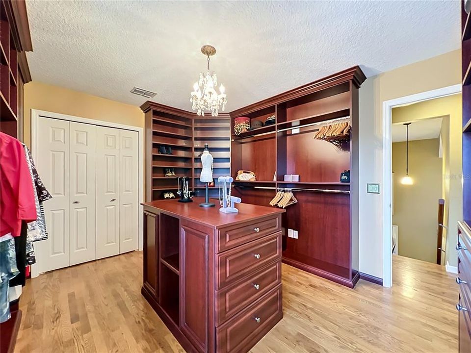 Active With Contract: $850,000 (4 beds, 3 baths, 2829 Square Feet)