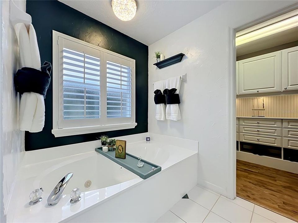 Active With Contract: $850,000 (4 beds, 3 baths, 2829 Square Feet)