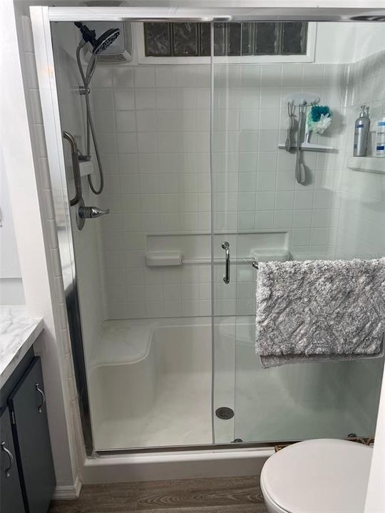 На продажу: $149,500 (2 спален, 2 ванн, 1200 Квадратных фут)