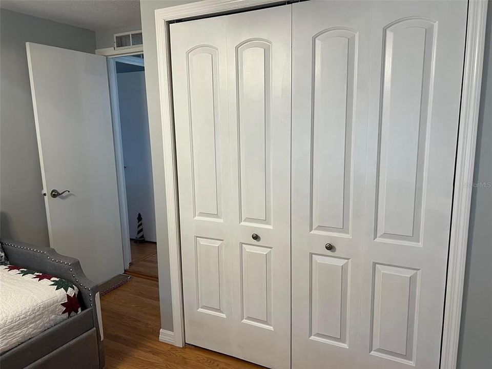На продажу: $149,500 (2 спален, 2 ванн, 1200 Квадратных фут)