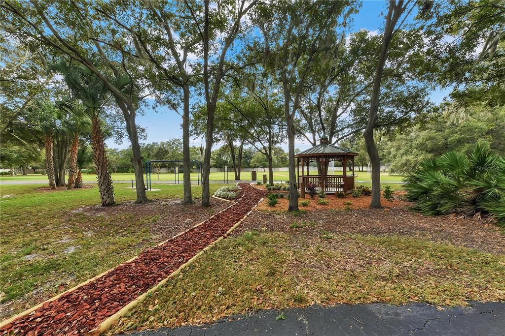 For Rent: $2,200 (3 beds, 2 baths, 1695 Square Feet)