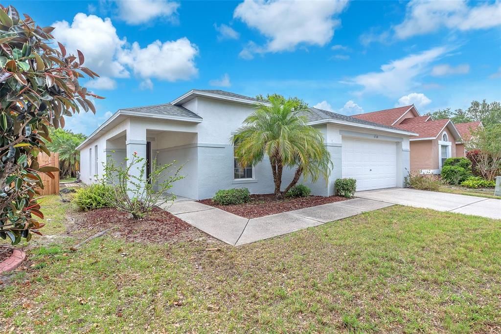 For Rent: $2,200 (3 beds, 2 baths, 1695 Square Feet)
