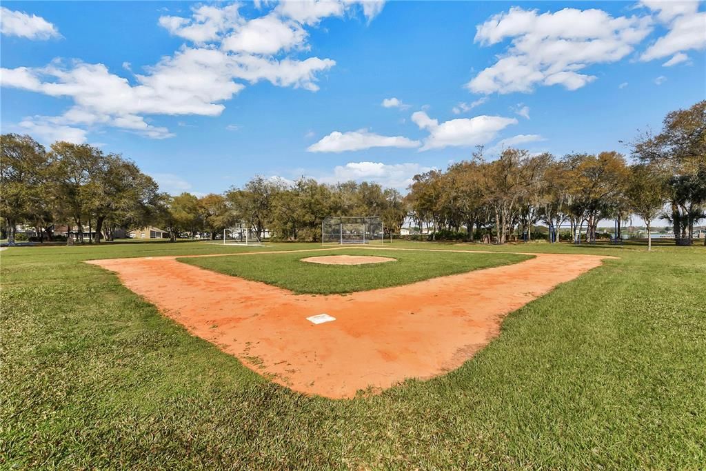 For Rent: $2,200 (3 beds, 2 baths, 1695 Square Feet)