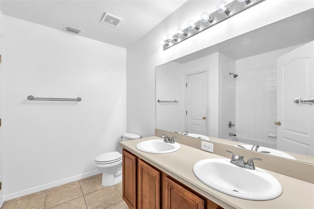 For Rent: $2,200 (3 beds, 2 baths, 1695 Square Feet)