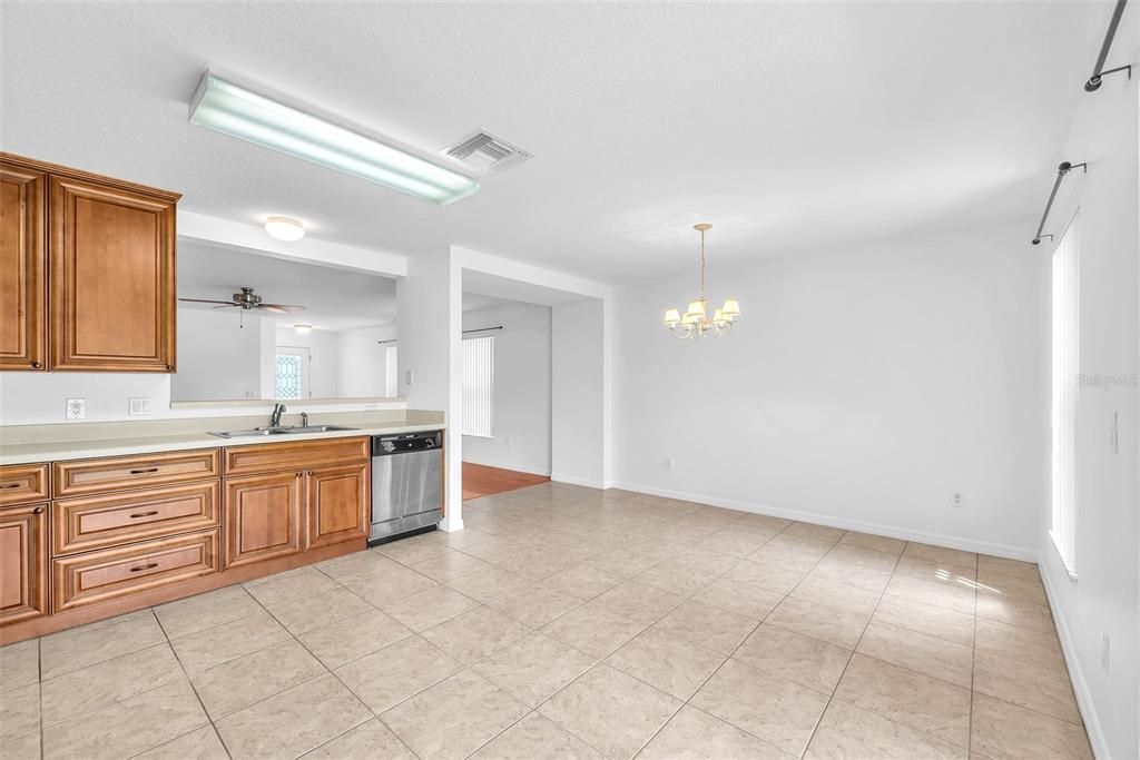 For Rent: $2,200 (3 beds, 2 baths, 1695 Square Feet)
