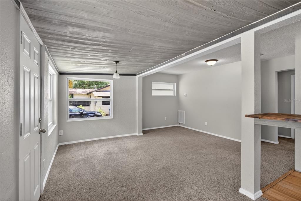 Active With Contract: $125,000 (3 beds, 1 baths, 690 Square Feet)