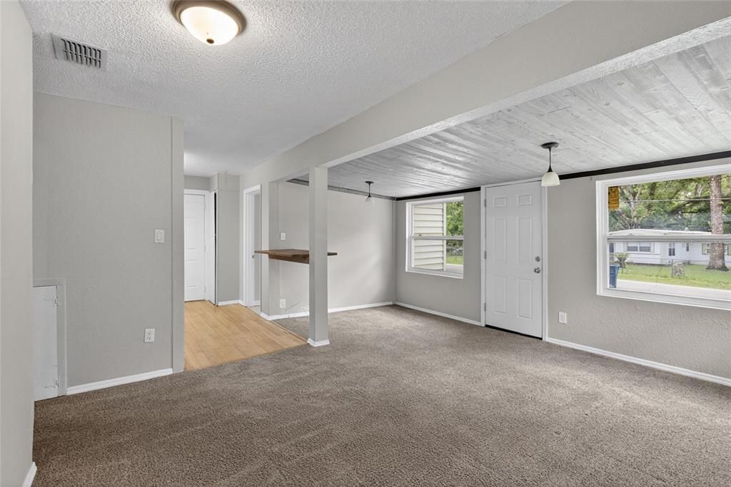 Active With Contract: $125,000 (3 beds, 1 baths, 690 Square Feet)