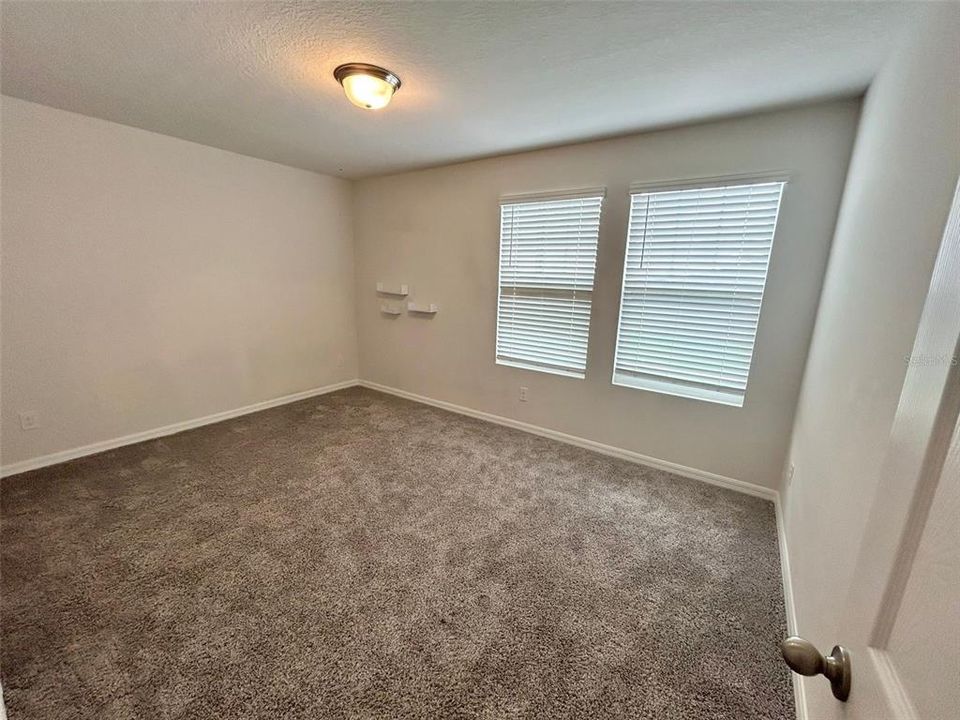 For Rent: $2,600 (5 beds, 3 baths, 2712 Square Feet)