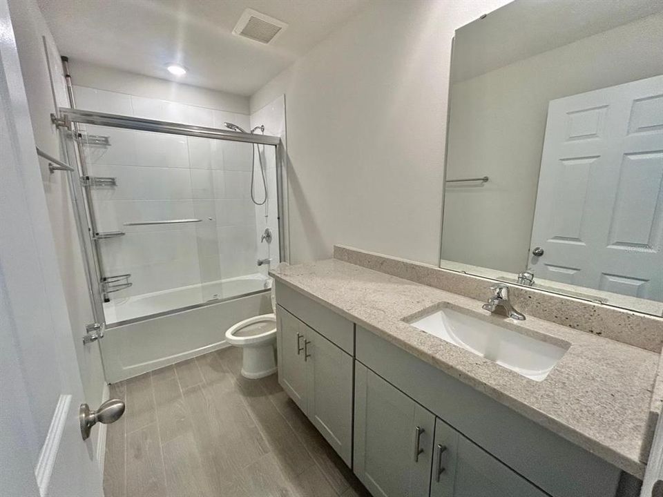 For Rent: $2,600 (5 beds, 3 baths, 2712 Square Feet)