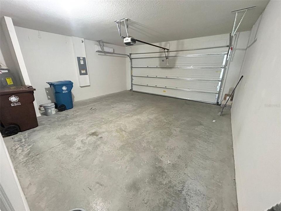 For Rent: $2,600 (5 beds, 3 baths, 2712 Square Feet)