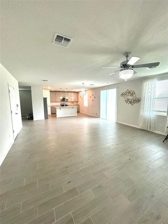 For Rent: $2,600 (5 beds, 3 baths, 2712 Square Feet)