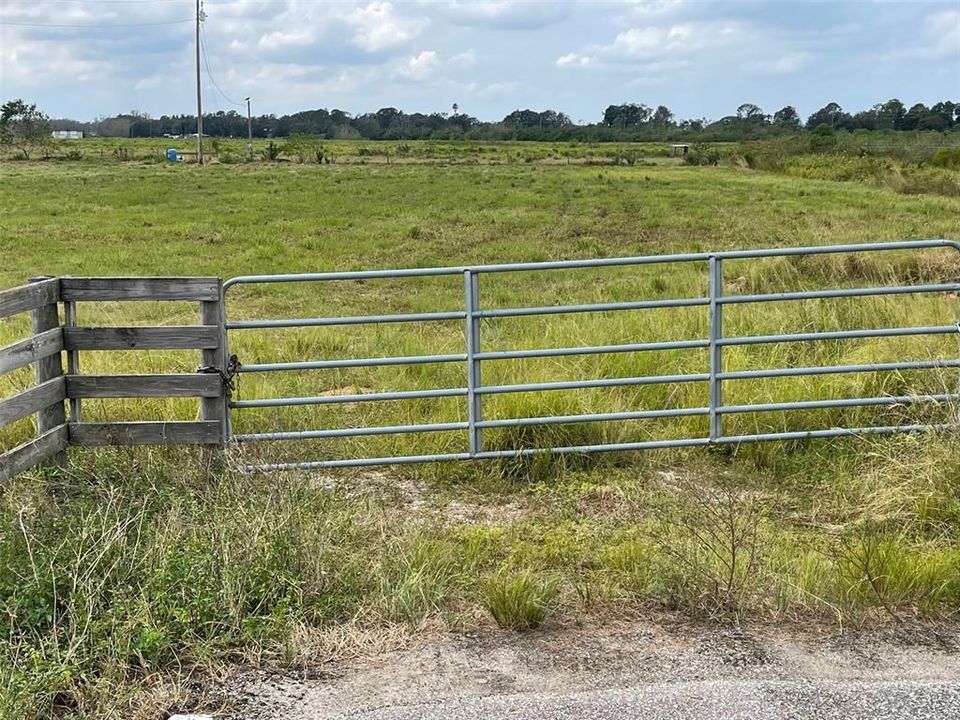 For Sale: $6,900,000 (37.61 acres)