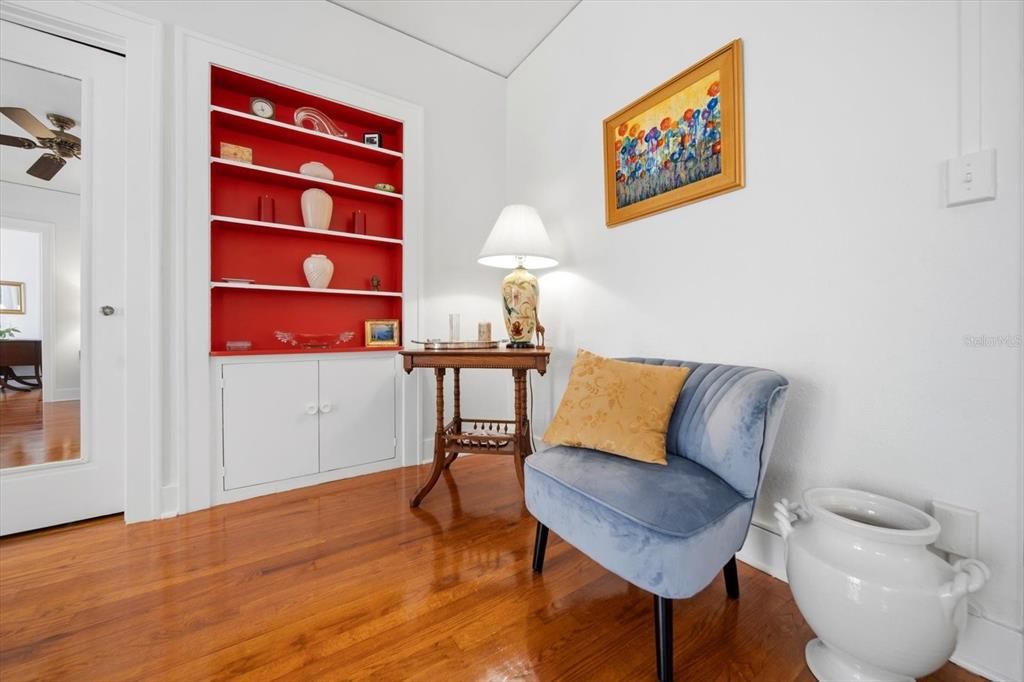 For Sale: $179,000 (1 beds, 1 baths, 645 Square Feet)