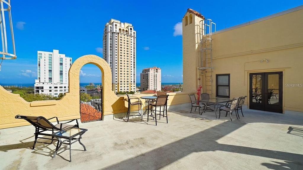 For Sale: $179,000 (1 beds, 1 baths, 645 Square Feet)