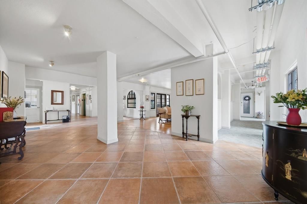 For Sale: $179,000 (1 beds, 1 baths, 645 Square Feet)