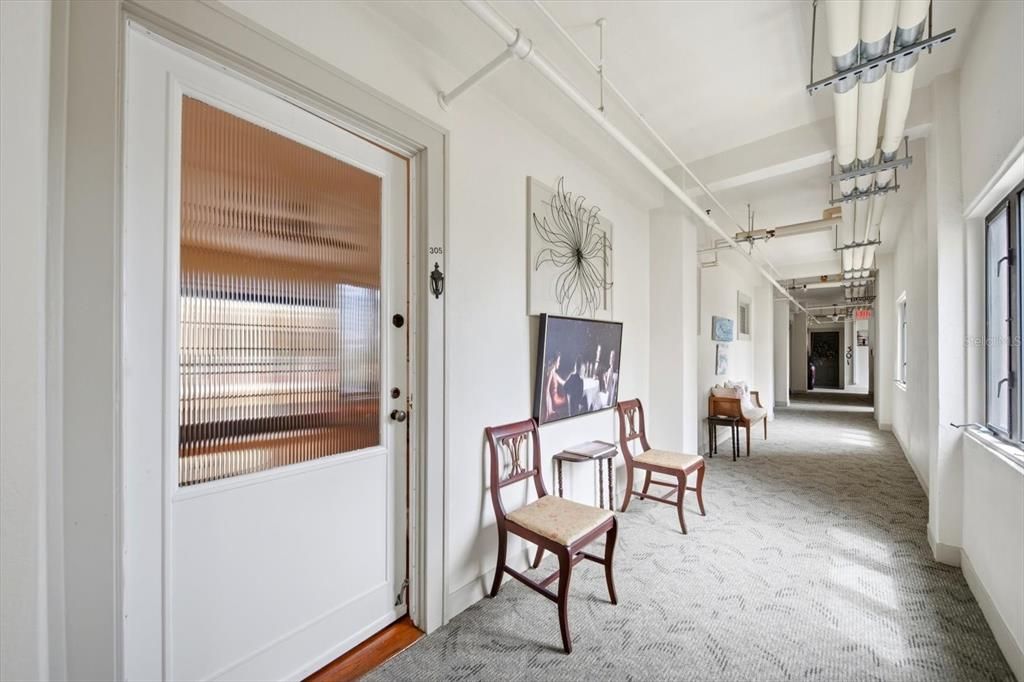 For Sale: $179,000 (1 beds, 1 baths, 645 Square Feet)