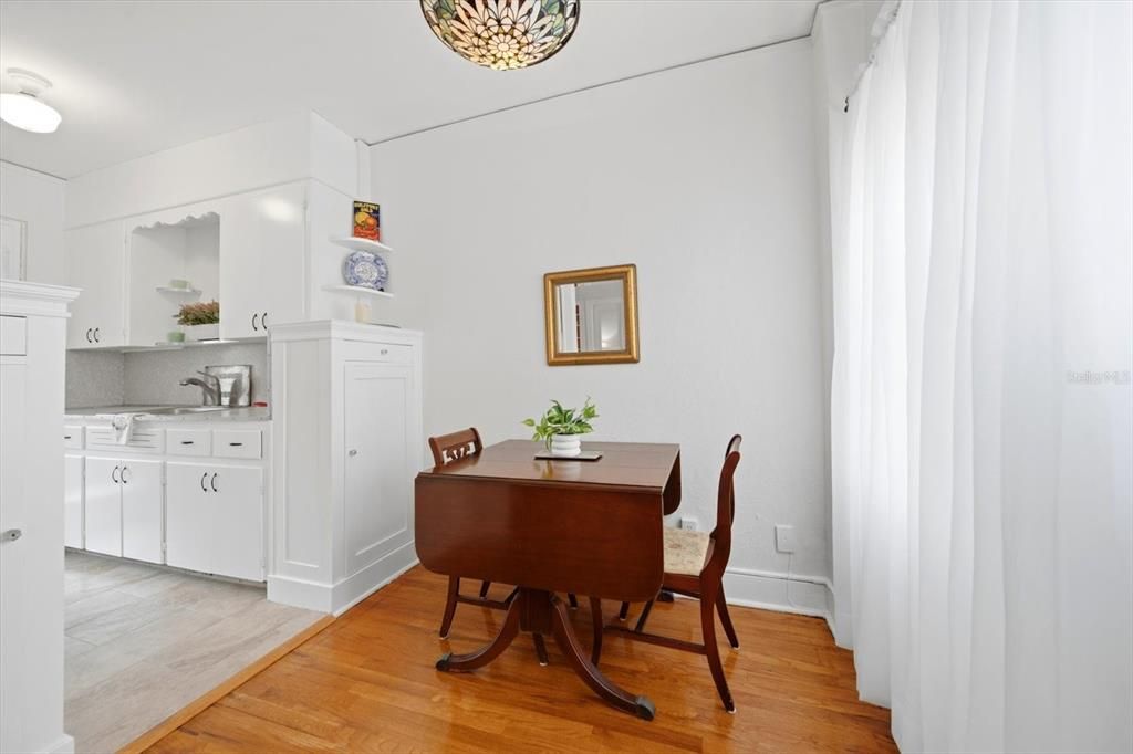 For Sale: $179,000 (1 beds, 1 baths, 645 Square Feet)