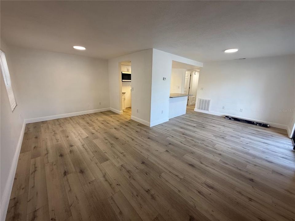 For Rent: $1,650 (3 beds, 2 baths, 1000 Square Feet)