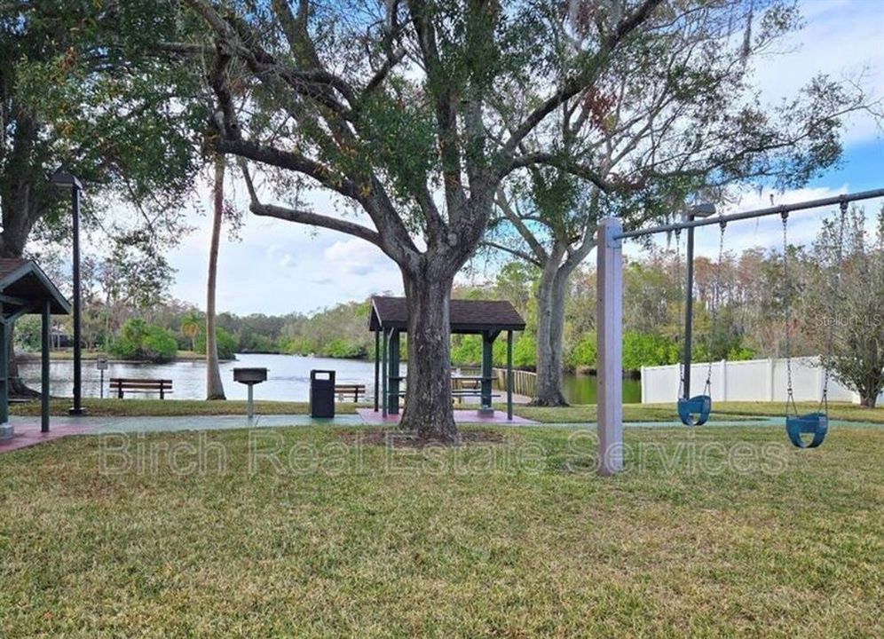 For Rent: $1,650 (3 beds, 2 baths, 1000 Square Feet)