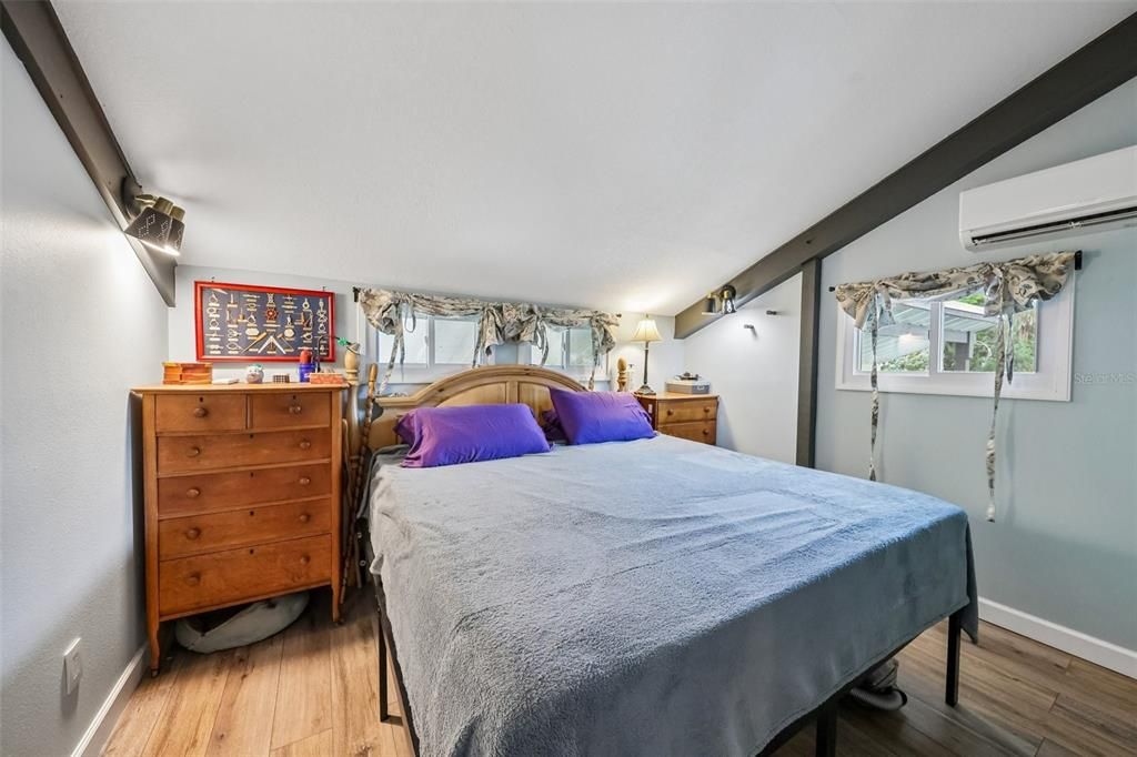 For Sale: $320,000 (1 beds, 1 baths, 432 Square Feet)