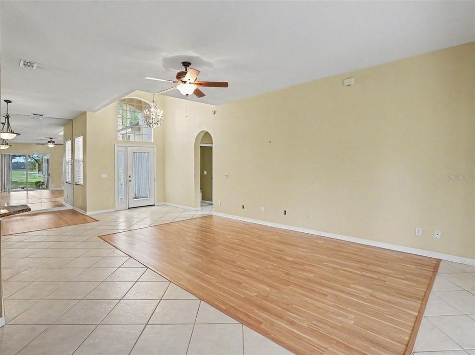 Activo con contrato: $544,900 (3 camas, 2 baños, 1747 Pies cuadrados)