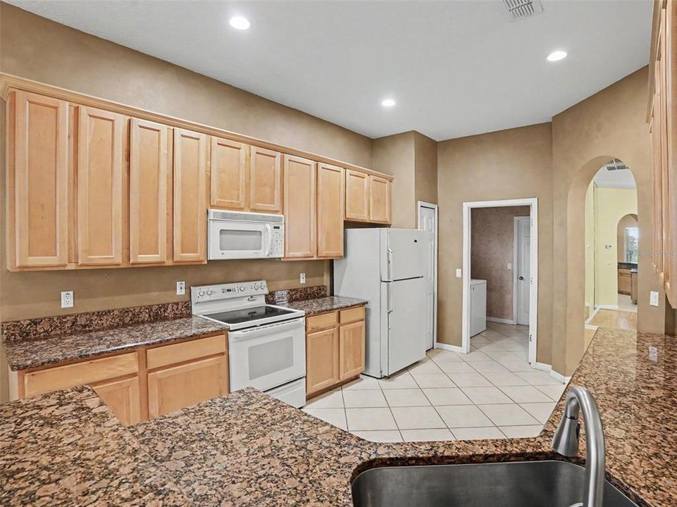 Activo con contrato: $544,900 (3 camas, 2 baños, 1747 Pies cuadrados)