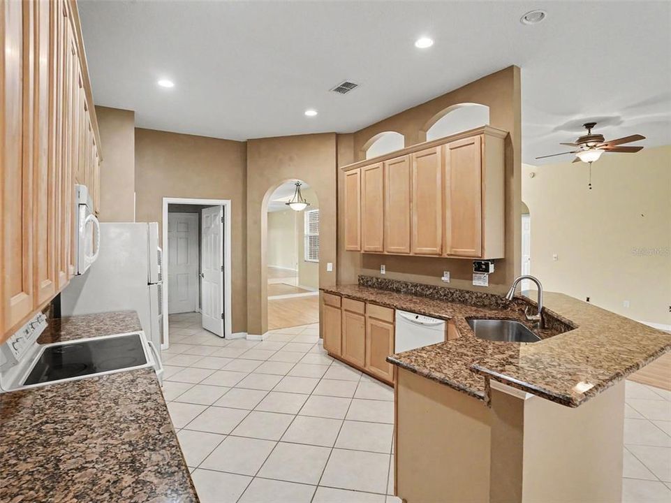 Activo con contrato: $544,900 (3 camas, 2 baños, 1747 Pies cuadrados)