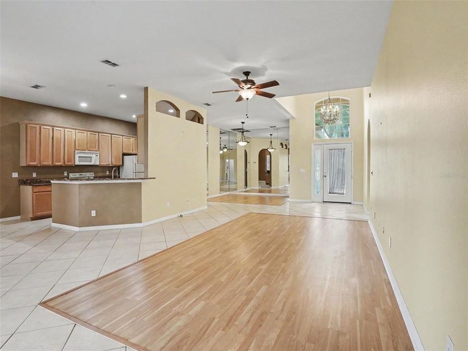 Activo con contrato: $544,900 (3 camas, 2 baños, 1747 Pies cuadrados)