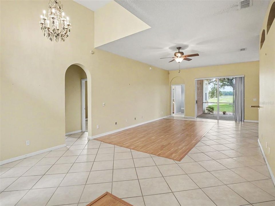Activo con contrato: $544,900 (3 camas, 2 baños, 1747 Pies cuadrados)