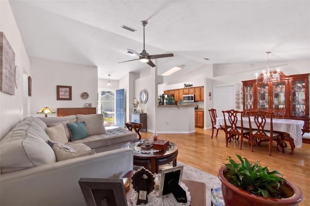 For Sale: $338,500 (3 beds, 2 baths, 1347 Square Feet)