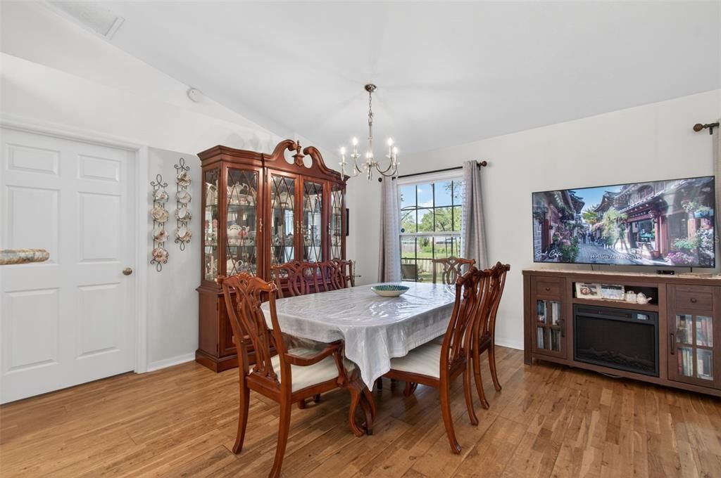 For Sale: $338,500 (3 beds, 2 baths, 1347 Square Feet)