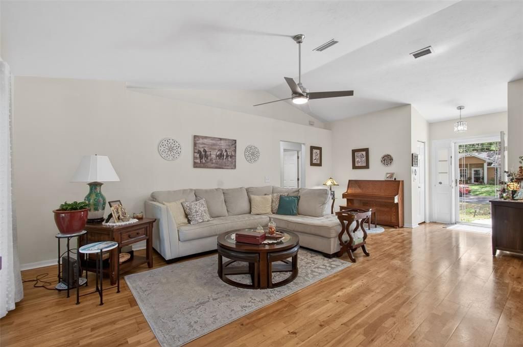 For Sale: $338,500 (3 beds, 2 baths, 1347 Square Feet)