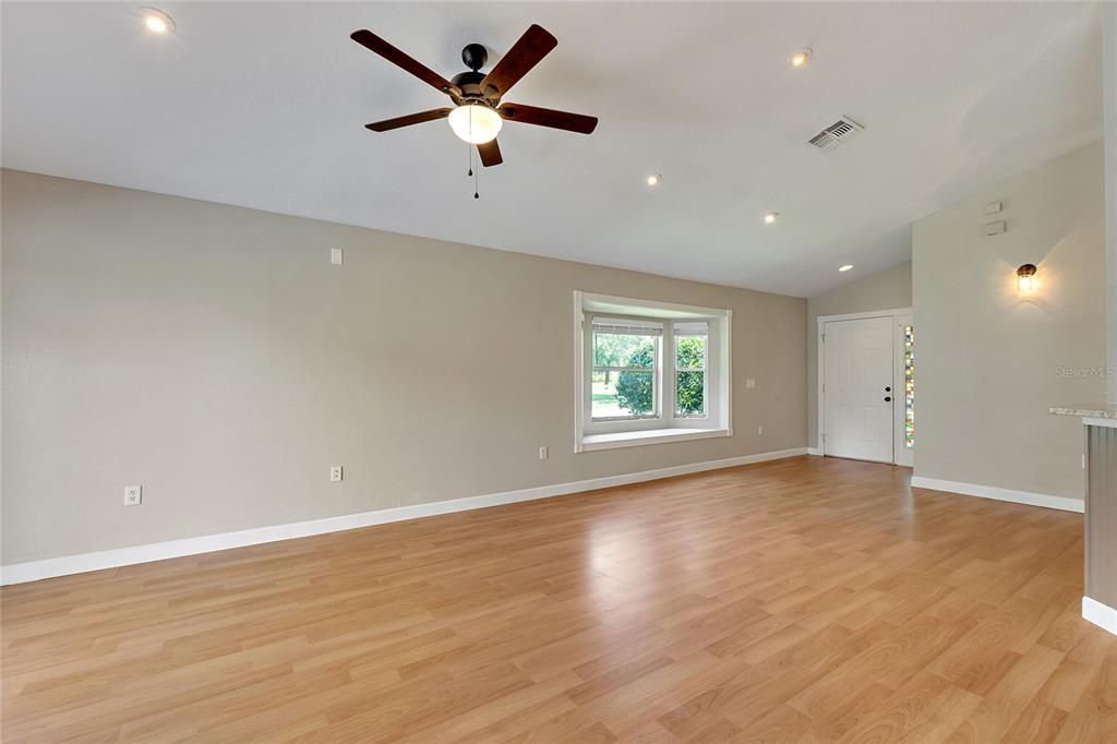 For Rent: $2,150 (3 beds, 2 baths, 1562 Square Feet)