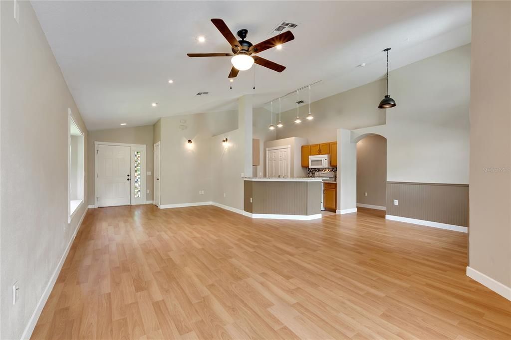 For Rent: $2,150 (3 beds, 2 baths, 1562 Square Feet)