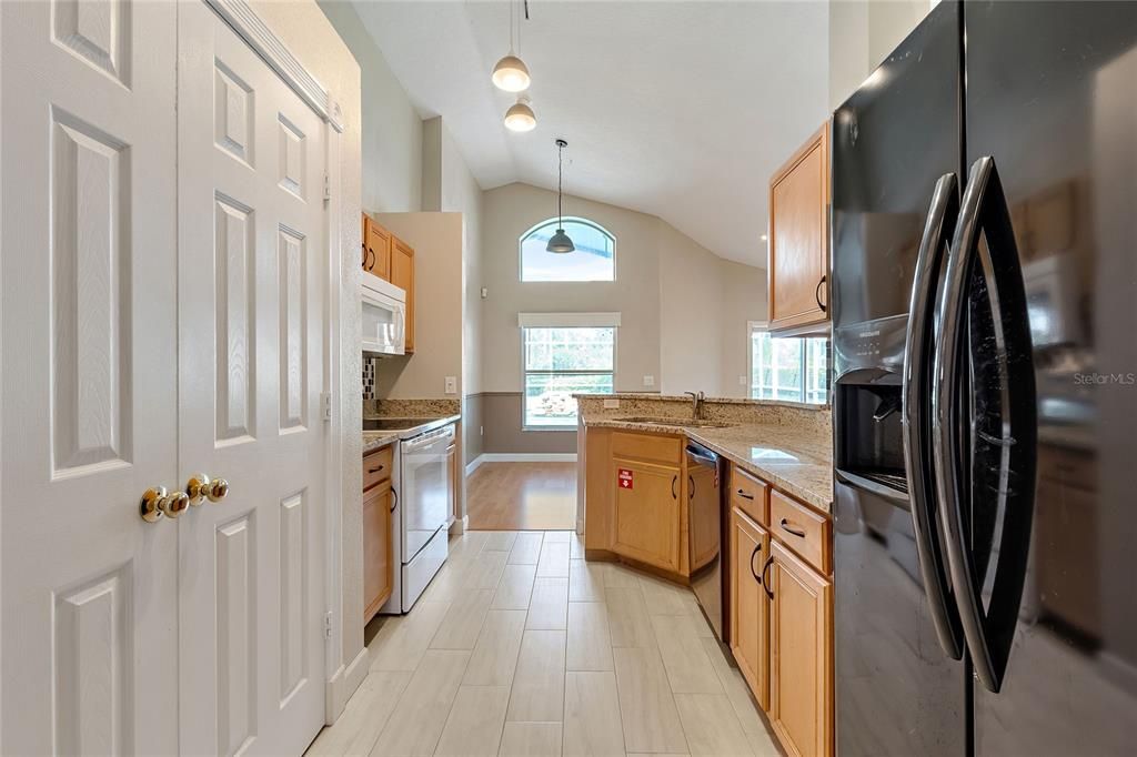 For Rent: $2,150 (3 beds, 2 baths, 1562 Square Feet)